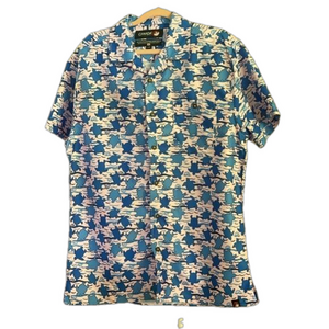 Canada weathergear large SS light pink with blue turtles and has button pocket